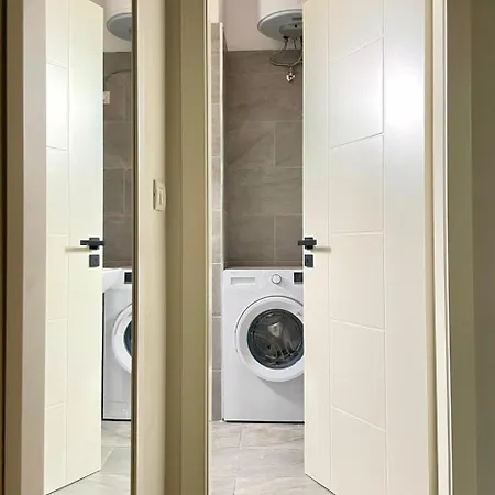 2 Near Center * Τίρανα