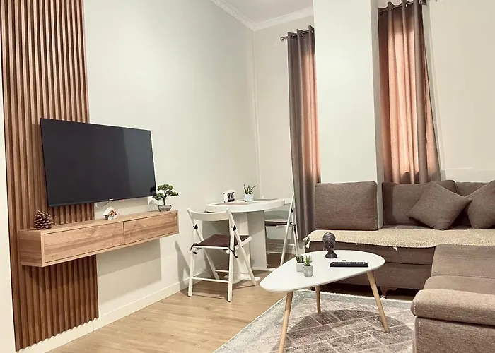 2 Near Center Appartement Tirana