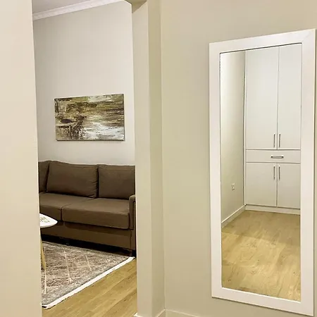2 Near Center Appartement